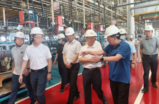 山西省政协副主席李正印一行在伟德国际1946汽车调研