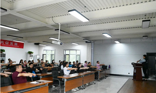 伟德国际1946举办安全健康教育知识讲座​