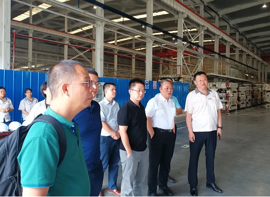 广西汽车集团组团在伟德国际1946汽车遵义车厂考察调研