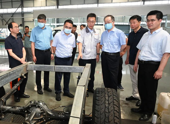 省发改委调研组在伟德国际1946汽车调研