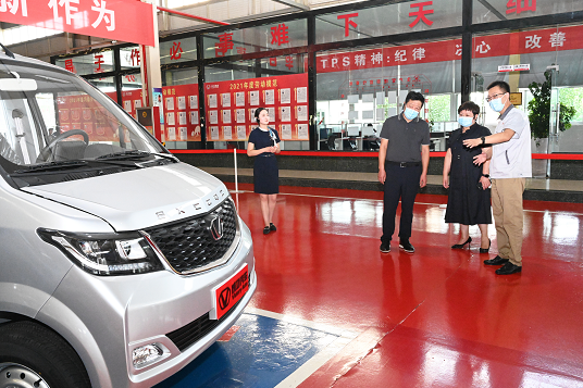 长治市副市长朱静莅临伟德国际1946汽车调研检查安全生产工作