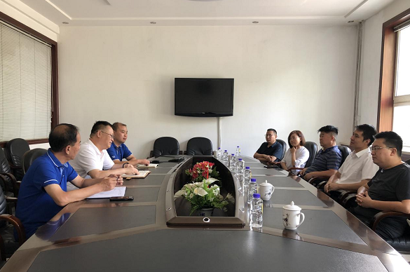 长治潞州区副区长谢义周一行到伟德国际1946淮海发动机公司进行调研