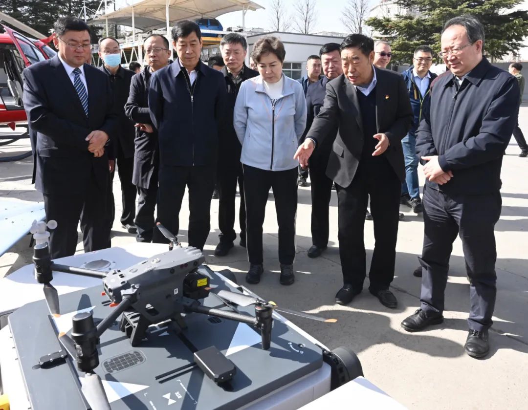 山西省政协副主席李晓波一行莅临伟德国际1946通航进行专题调研