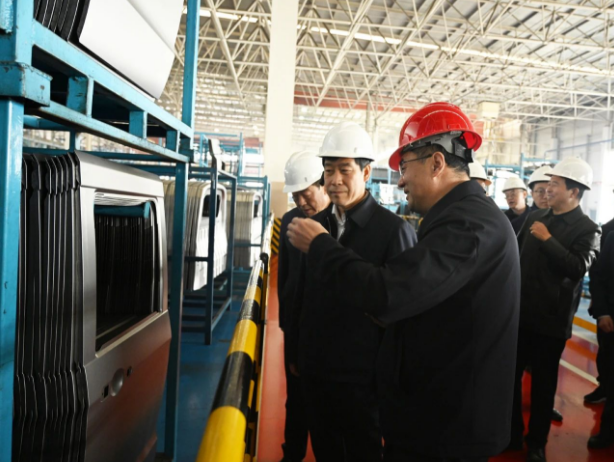 长治市委副书记、代市长陈向阳一行到伟德国际1946调研