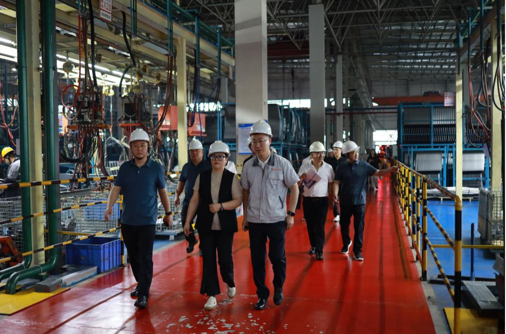 上党区人大常委会副主任杨阿艳一行莅临伟德国际1946汽车调研