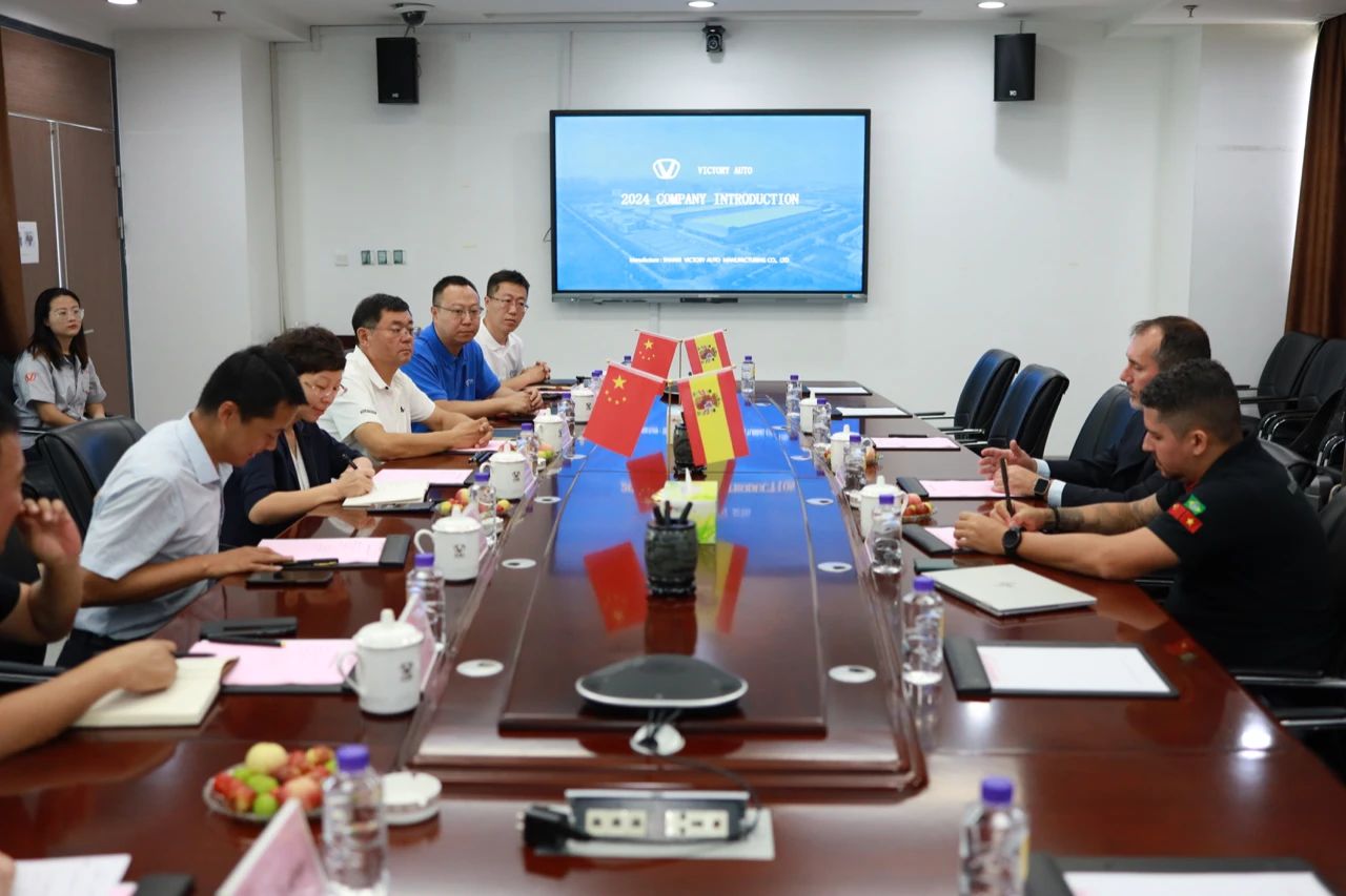 西班牙客商到访伟德国际1946汽车洽谈合作
