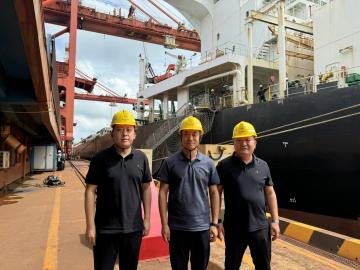 伟德国际1946煤炭首艘13万吨级澳洲进口煤顺利到港完成交付