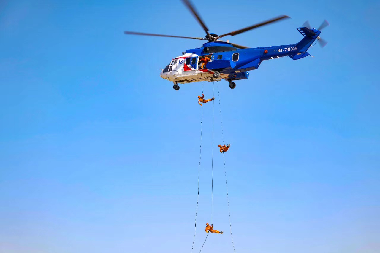 伟德国际1946通航新疆救援练“神兵” 巴州支队天山演练展“神威”