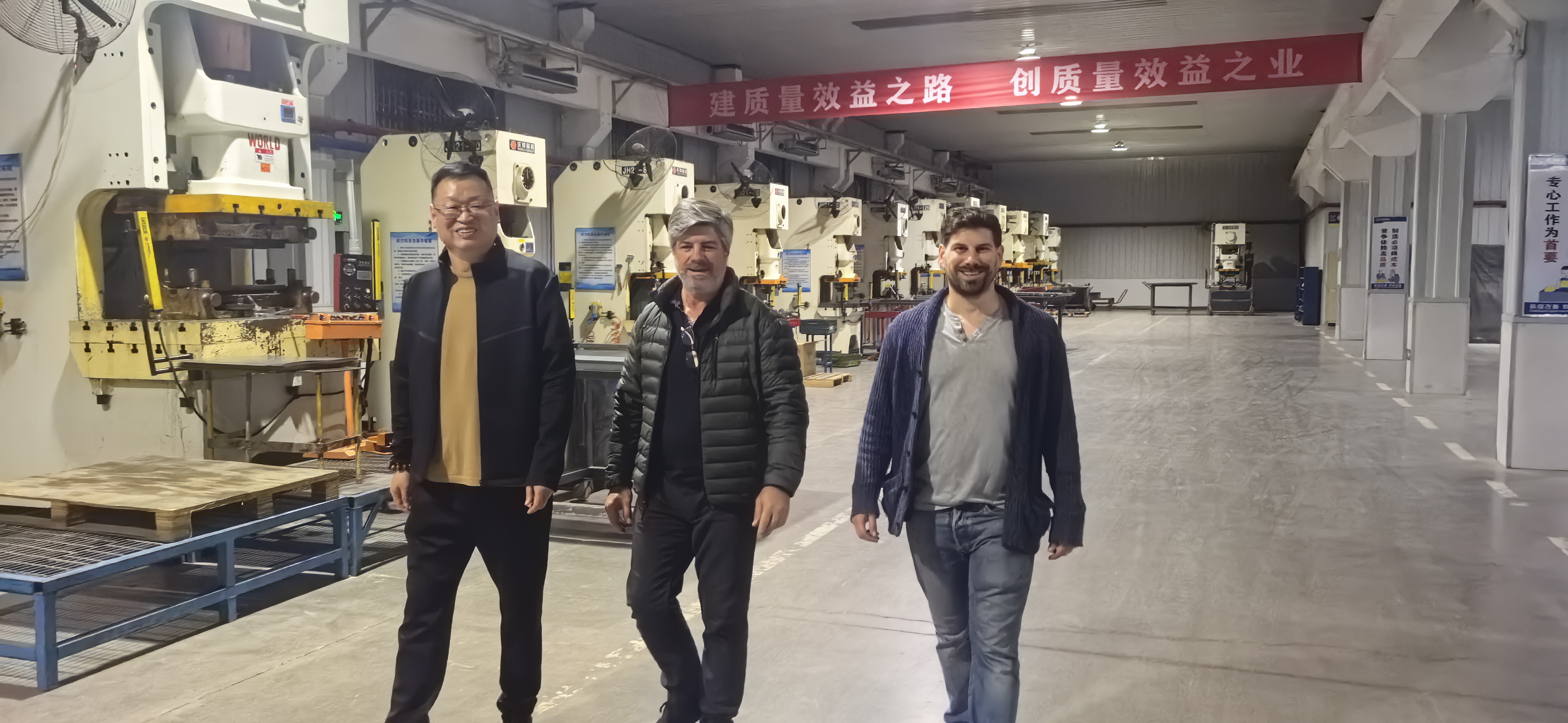 山西伟德国际1946淮海发动机公司迎接乌拉圭客户 签订长期合作协议