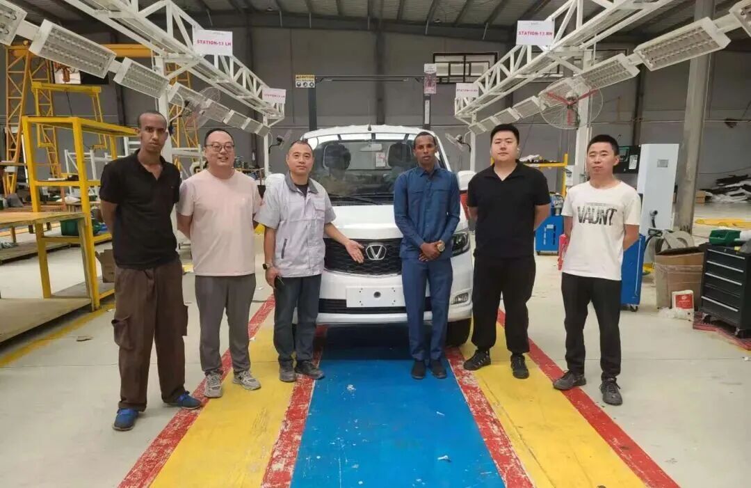 伟德国际1946汽车埃塞 KD 工厂首车下线，非洲市场战略布局迈出关键一步！