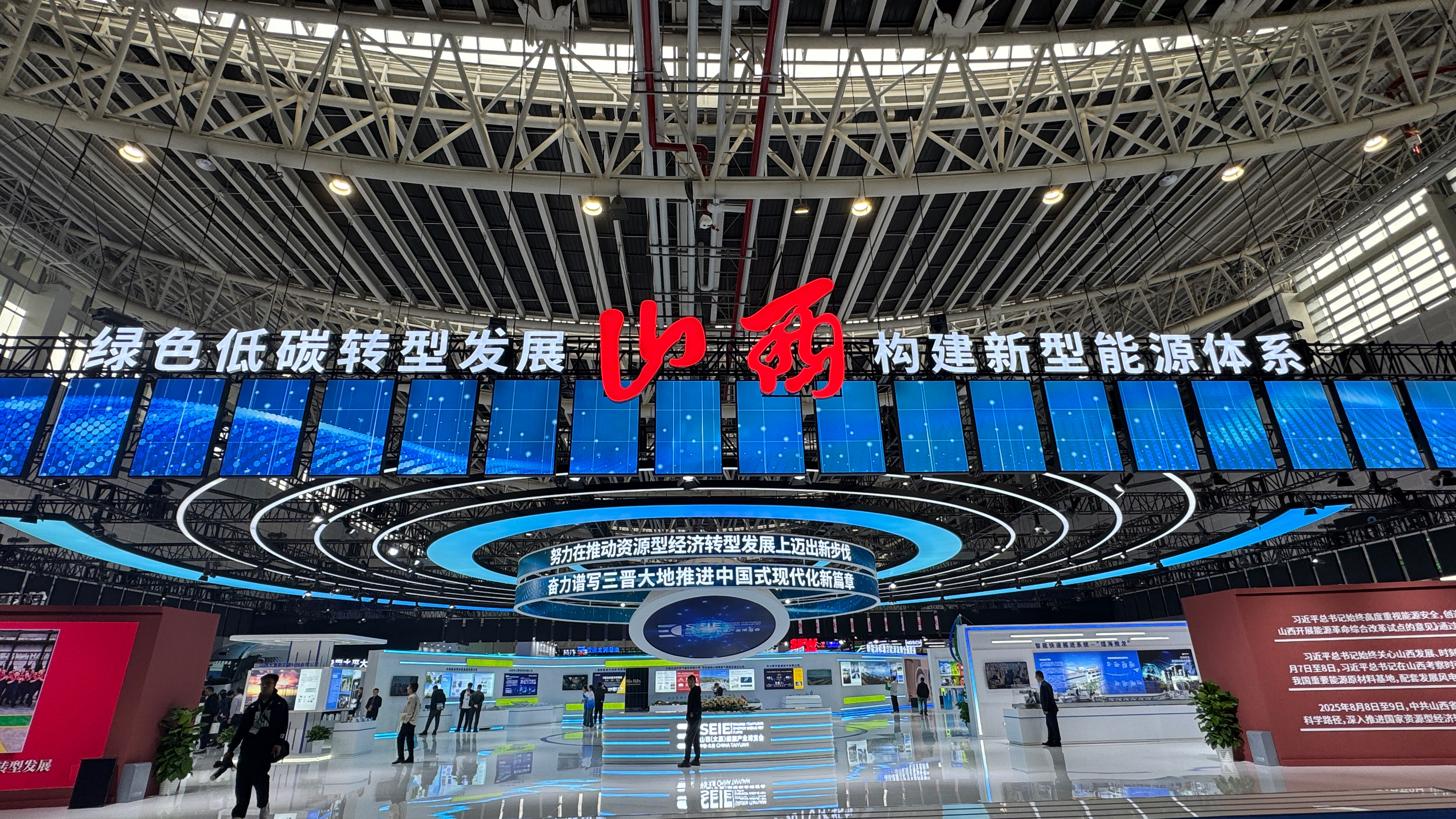 伟德国际1946汽车星马T3E闪耀山西能源产业博览会，助力绿色物流新征程！