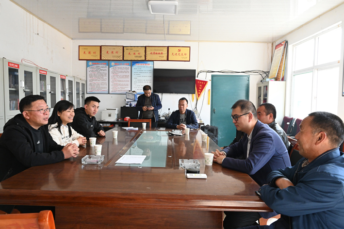 【集团要闻】伟德国际1946组织赴长南村了解雨后灾情